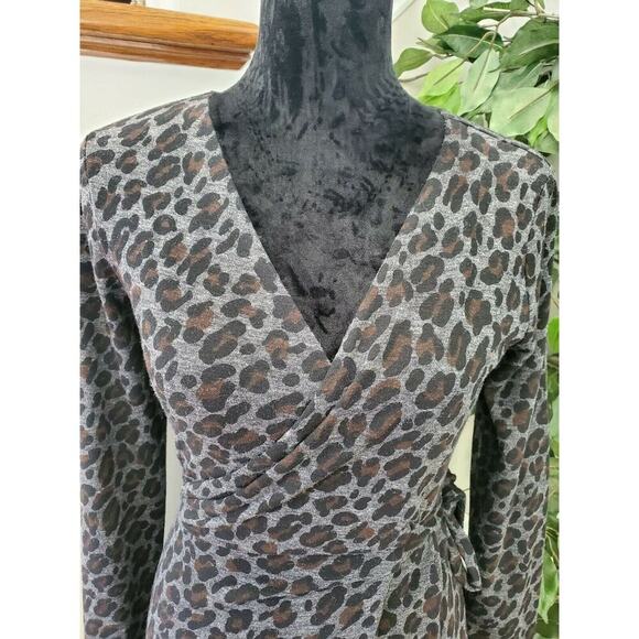 Ann Taylor Animal Print Gray Rayon V-Neck Long Sleeve Knee Length Dress X-Small - Picture 7 of 10